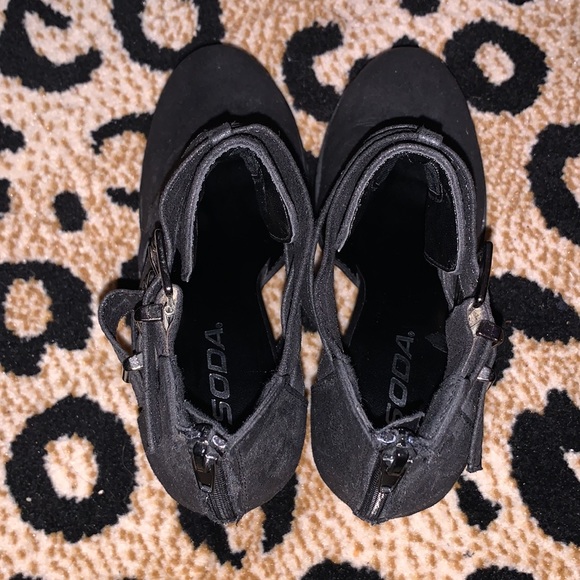 Black booties - Picture 2 of 6